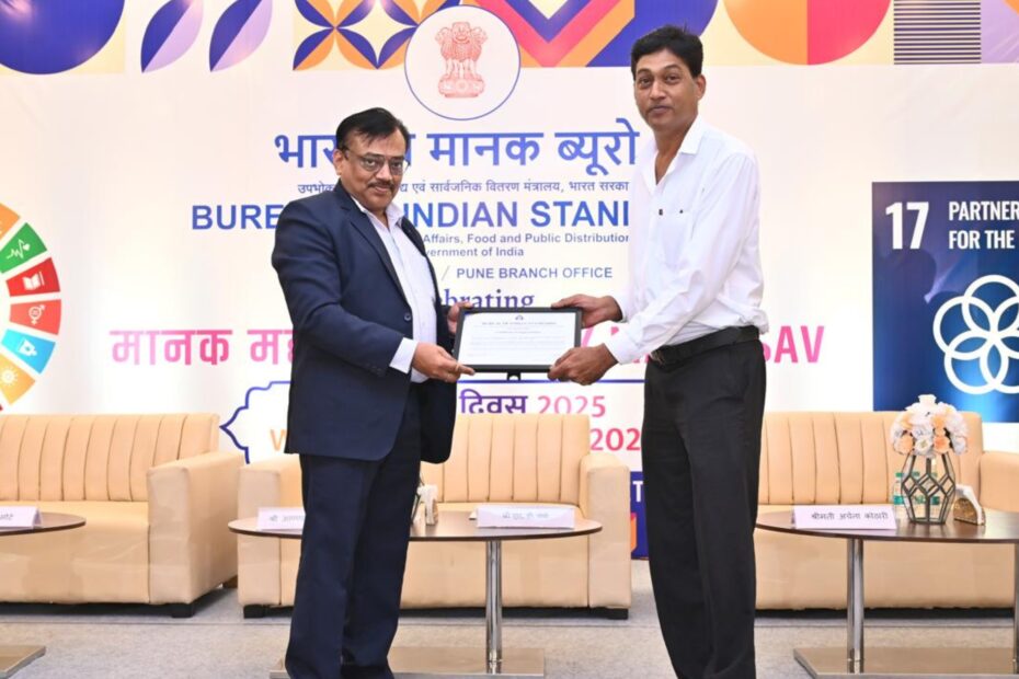 Anand Das receiving BIS Certificate of Appreciation on World Standards Day 2025 for Promagic Extrusions, MIPA Industries.